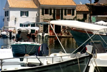 A view of Roxi Bar, Loggos